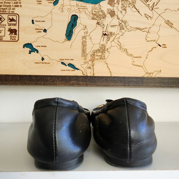 Stuart Weitzman softest leather gold bow/patent leather bow ballet flat shoes 5 - Picture 6 of 13